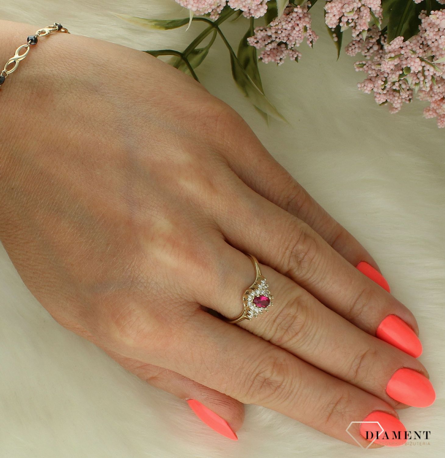 Złoty pierścionek damski 375 z czerwoną cyrkonią PI 1503D 375. Złoty pierścionek damski. Złoty pierścionek na prezent. Pierścionek złoty z cyrkoniami. Złoty pierścionek próby 375. Złoty pierścionek.  (1).jpg